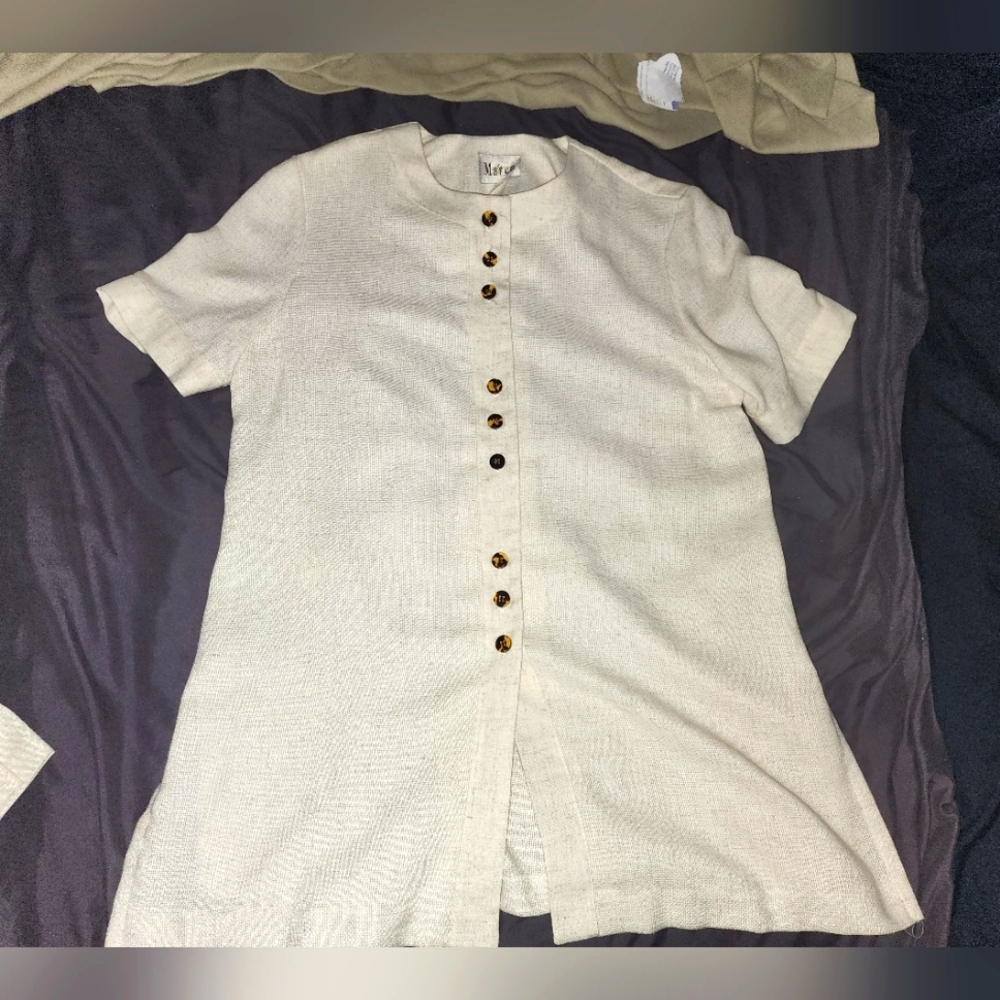 Female cream-colored powersuit size 12 with matching pants by Maron